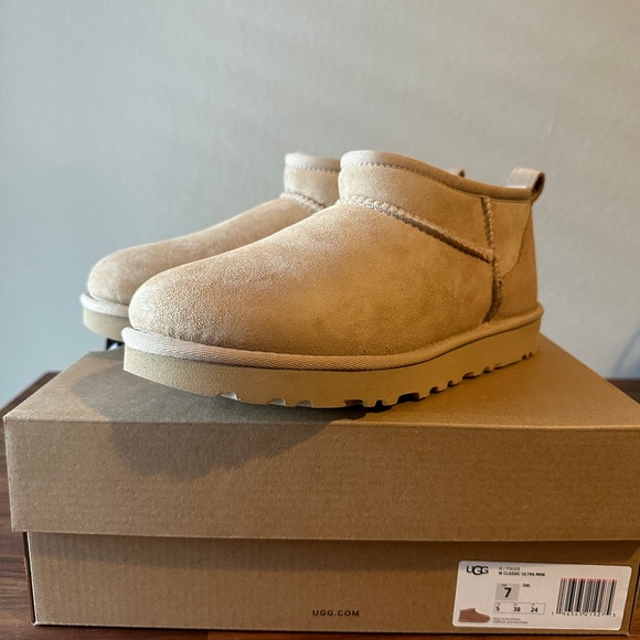 UGG Ultra Mini Classic Driftwood! - Picture 5 of 7